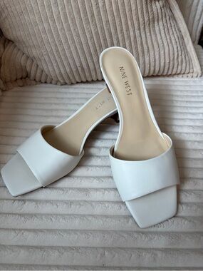 Nine West square toe kitten heel open toe mule size 8